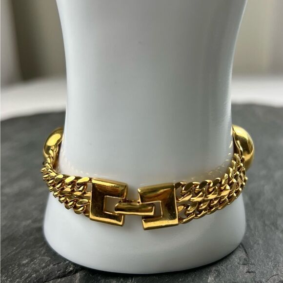 Vintage Monet Elegant Gold Chain Bracelet - Picture 3 of 9